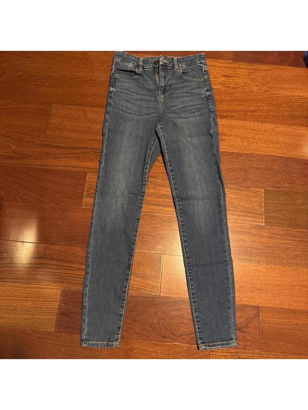 American Eagle Women's Blue and Navy Jeans